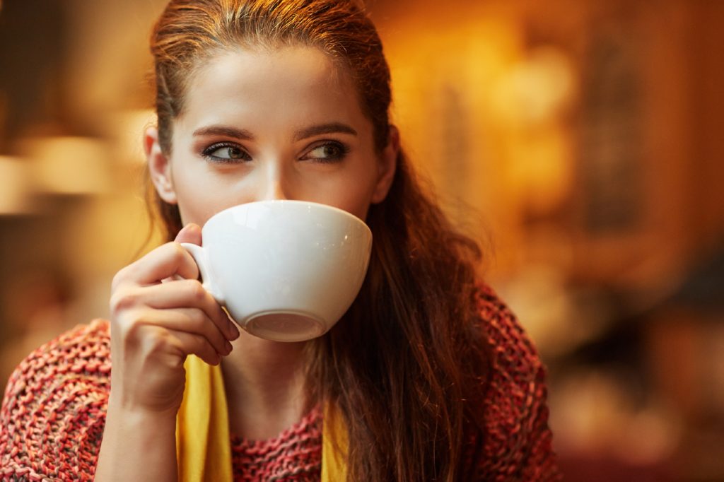 Laut einer aktuellen Untersuchung kann ein moderater Kaffeekonsum die Demenz-Gefahr mindern. Drei bis fünf Tassen am Tag führen demnach zu einer Reduzierung des Risikos um bis zu 27 Prozent. (Bild: ZoomTeam/fotolia.com)