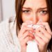 Oft ist eine Entzündung in der Nase als Begleiterscheinung bei Schnupfen festzustellen, sie kann jedoch ganz verschiedene Ursachen haben und entsprechend unterchiedliche Formen annehmen. (Bild: deagreez/fotolia.com)