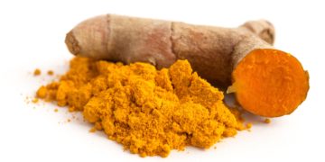 Curcuma wird als Gewürz vor allem in der indischen Küche eingesetzt, hat allerdings auf eine heilede Wirkung bei Entzündungen in der Nase. (Bild: emuck/fotolia.com)