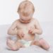 Forscher haben festgestellt, dass sich das spätere Neurodermitis-Risiko schon bei Säuglingen zeigen kann. Ein Hinweis darauf ist eine starker Feuchtigkeitsverlust der Haut. (Bild: Marco/fotolia.com)