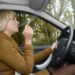 In Schottland darf nicht mehr im Auto geraucht werden, wenn Minderjährige im Fahrzeug sind. Das Verbot soll Kinder vor den Gesundheitsgefahren durch das Qualmen schützen. (Bild: tunedin/fotolia.com)