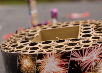 Das Feuerwerk in der Silvesternacht sorgt jedes Jahr für Hunderte Augenverletzungen. Betroffen sind oft unbeteiligte Personen. (Bild: skatzenberger/fotolia.com)