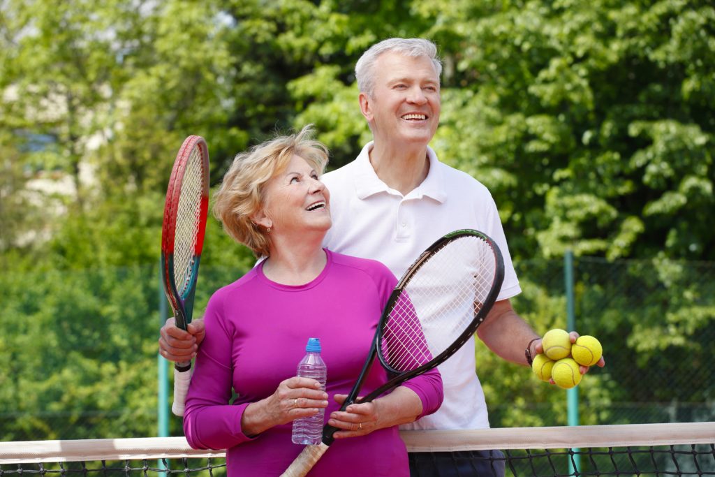 Tennis zählt zu den Sportarten, die einen besonders positiven Einfluss auf die Lebenserwartung haben. (Bild: sepy/fotolia.com)