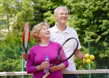 Tennis zählt zu den Sportarten, die einen besonders positiven Einfluss auf die Lebenserwartung haben. (Bild: sepy/fotolia.com)