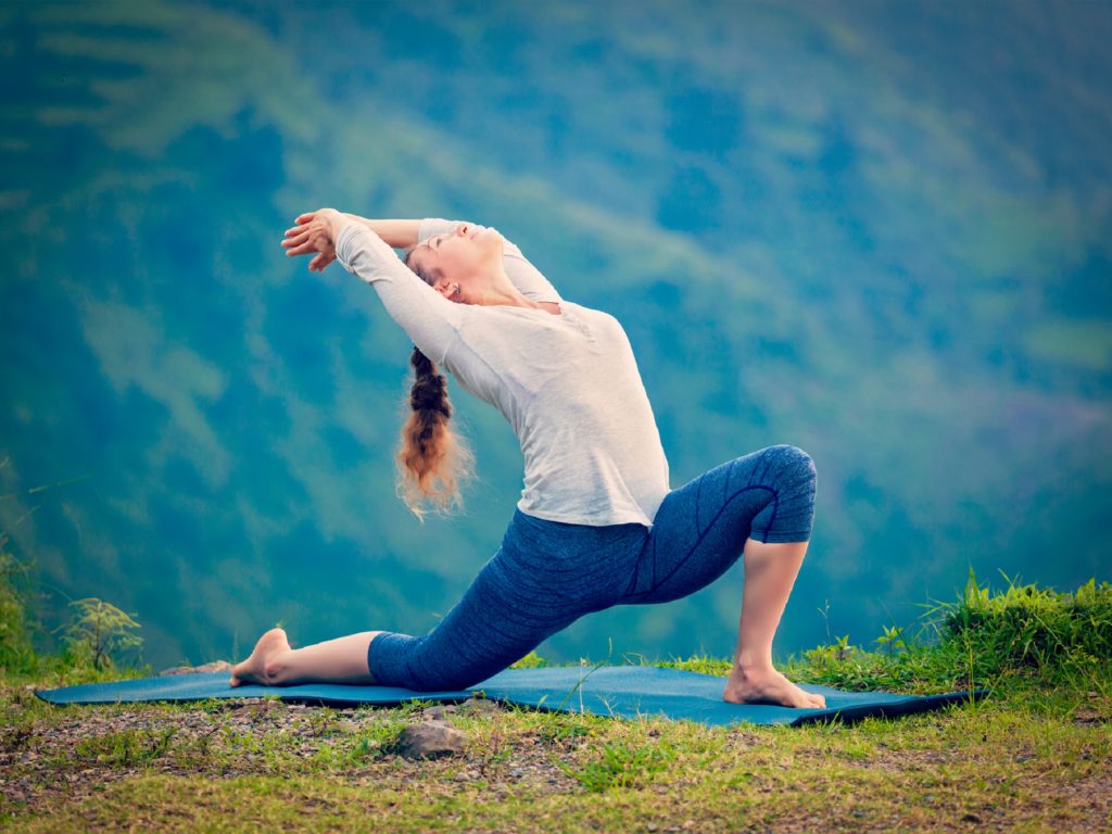 Yoga ist nicht nur eine der besten Möglichkeiten zum Entspannen, sondern auch um seinen Körper gesund zu halten. Die Übungen tragen unter anderem dazu bei, den Blutdruck zu senken, wie Forscher nun in einer Studie feststellten. (Bild: f9photos/fotolia.com)