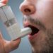 Asthma ist eine sehr weitverbreitete Erkrankung in der heutigen Gesellschaft. Mediziner fanden bei einer Untersuchung heraus, dass einer von drei Asthma-Patienten eventuell gar nicht an Asthma erkrankt ist. Schuld dafür sind beispielsweise Fehldiagnosen und eine Remission der Erkrankung. (Bild: vchalup/fotolia.com)