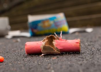 Für manche Menschen war die Silvesterparty schon gelaufen bevor sie angefangen hatte. So haben sich unter anderem in Berlin mehrere Personen Körperteile abgesprengt und mussten ins Krankenhaus. (Bild: skatzenberger/fotolia.com)