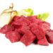Der Konsum von rotem Fleisch kann bei Männern zu Darmproblemen führen. Durch den Verzehr von viel rotem Fleisch steigt die Wahrscheinlichkeit für Divertikulitis. (Bild: ExQuisine/fotolia.com)