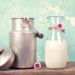 Seit Jahren tobt unter Fachleuten ein Streit darüber, ob Milch eher gesund oder ungesund für den Menschen ist. Ein Mediziner erklärt nun, warum er den Milchkonsum kritisiert. (Bild: Jenny Sturm/fotolia.com)