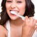 Öko-Test hat 400 Zahnpasten genauer unter die Lupe genommen. Fast die Hälfte der getesteten Produkte fiel durch. Unter anderem weil ein wirksamer Fluorid-Schutz vor Karies fehlt. (Bild: jolopes/fotolia.com)