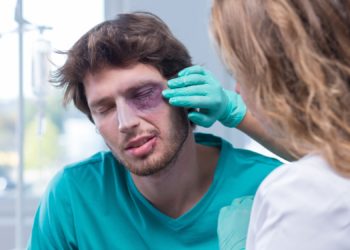 Blaue Flecken können auf Erkrankungen hinweisen- vor allem wenn diese ohne sichtbare Außenwirkung entstehen. Bild: Photographee.eu - fotolia