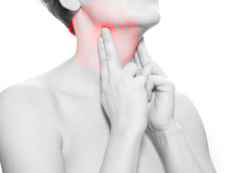 Hält eine Lymphknotenschwellung länger als zwei Wochen an, sollte zur Abklärung der Symptomatik auf jeden Fall ein Arzt aufgesucht werden. (Bild: SENTELLO/fotolia.com)