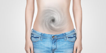 Das Schlucken von Luft ist grundsätzlich nichts ungewöhnliches, doch bei manchen Menschen nimmt die derartige Ausmaße an, dass erhebliche körperliche Beschwerden die Folge sind. (Bild: ALDECAstudio/fotolia.com)