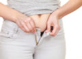 Stoffwechselstörungen wie eine Schilddrüsenunterfunktion oder Hormonschwankungen können dazu führen, dass man plötzlich an Gewicht zulegt. (Bild: Voyagerix/fotolia.com)