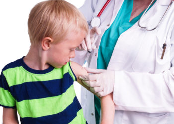 Die Zahl der Fälle von Kinderlähmung konnte innerhalb der letzen 20 Jahre durch Impfungen massiv eingeschränkt werden. (Bild: esben468635/fotolia.com)