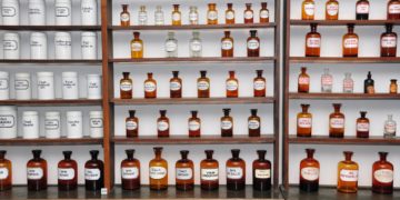 Arzneien bestanden lange vor allem aus Pflanzen, weshalb sich Apotheker auch gut im Bereich Botanik auskannten. (Bild: Marco2811/fotolia.com)