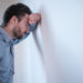 Männer begehen bei Depressionen deutlich häufiger als Frauen einen Suizid, auch weill es ihnen schwerer fällt als Frauen sich mit ihren Problemen anderen Menschen zu öffnen.  (Bild: Paolese/fotolia.com)