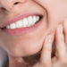 Wer Zahnschmerzen hat, sollte unbedingt zum Zahnarzt gehen. Denn die Beschwerden können teilweise gefährliche Folgen haben. Angst vor der Behandlung muss heutzutage niemand mehr haben. (Bild: Andrey Popov/fotolia.com)