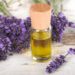 Einige Tropfen Lavendelöl sorgen dafür, dass die selbst gemachte Sonnencreme gut riecht. (Bild: Kathrin39/fotolia.com)