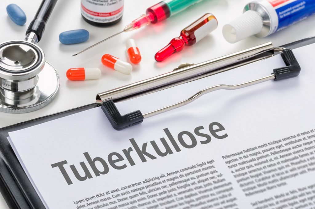 Tuberkulose-Informationsblatt mit medizinischem Zubehör und Arzneimitteln