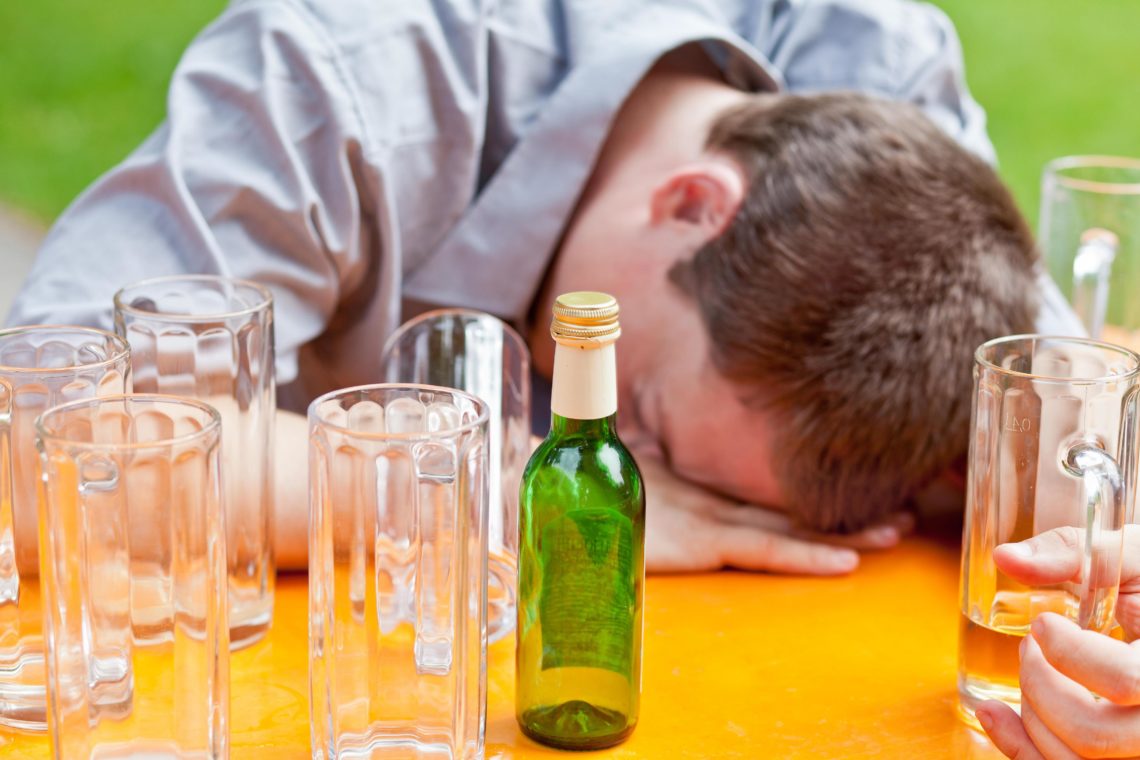 Forschung Warum Alkohol manche Menschen schneller süchtig macht Heilpraxis