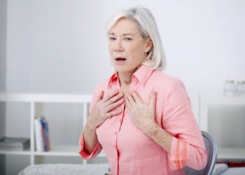 Eine Lungenerkrankung mit Atembeschwerden wirkt sich auch auf die Funktion des Herzens aus. (Bild: Lydie/fotolia.com)