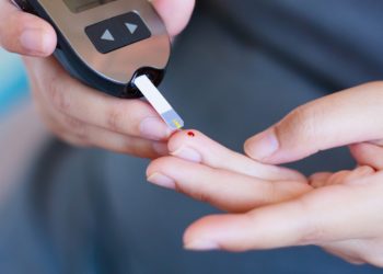 Obwohl durch Herzschwäche für Diabetiker das Risiko steigt, früher als andere zu versterben und häufiger im Krankenhaus zu landen, scheint die verminderte Herzleistung nicht immer erkannt zu werden. (Bild: Kwangmoo/fotolia.com)