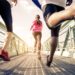 Sport ist zwar gesund, doch nach dem Training stellt sich mitunter ein Muskelkater ein. Experten erklären, wie man die Beschwerden lindern und wie man vorbeugen kann. (Bild: oneinchpunch/fotolia.com)