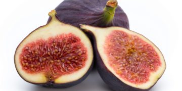 Mundspülungen, Waschungen mit dem Saft der Feigen und Kompressen mit dem Mus der Früchte können therapiebegleitend zur Heilung von Wunden und Entzündungen der Schleimhäute verwendet werden. (Bild: gitusik/stock.adobe.com)