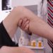 Mithilfe verschiedener Tests kann der Arzt herausfinden, um welche Art der Knieverletzung es sich handelt. (Bild: rocketclips/fotolia.com)