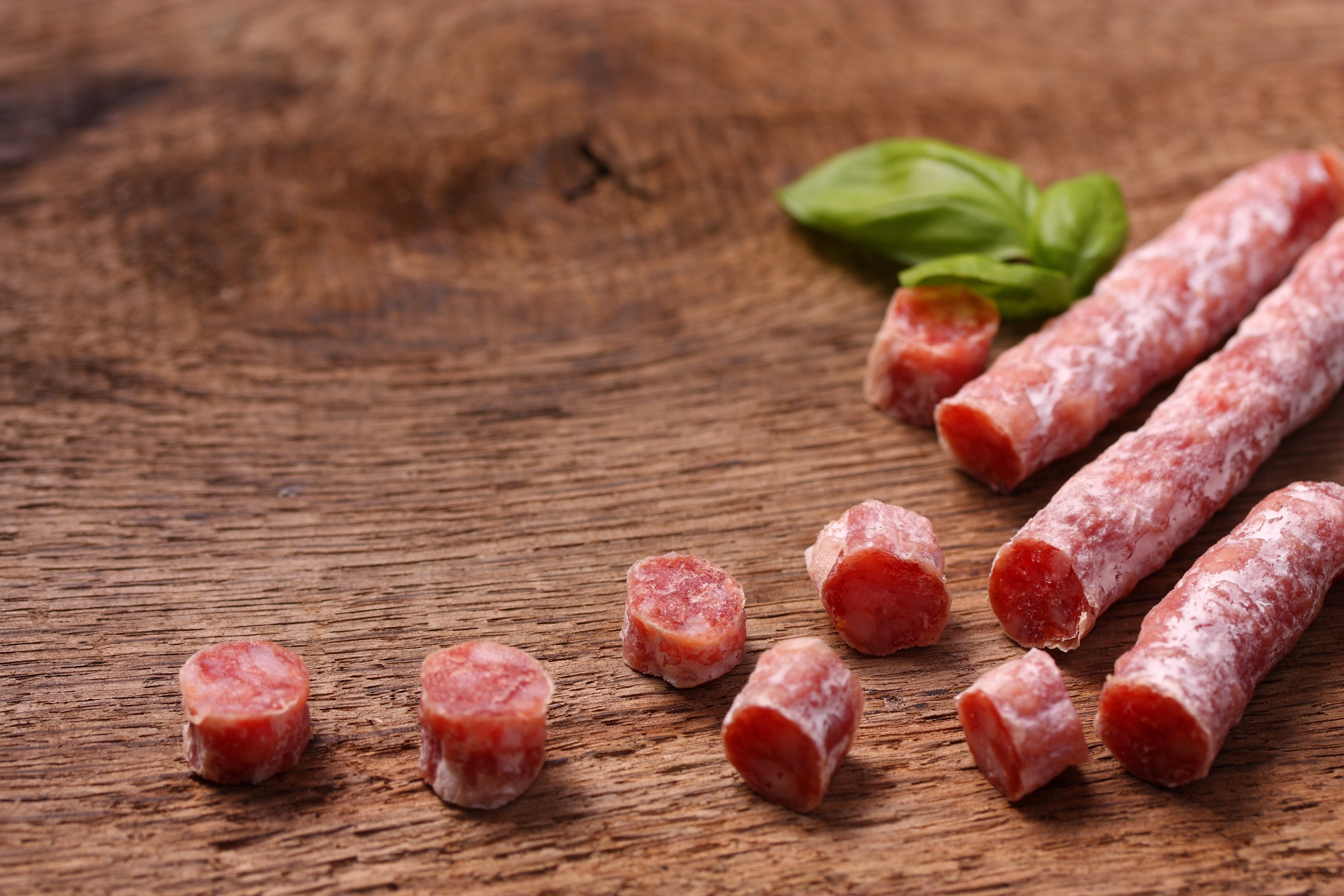 Rückrufaktion wegen SalmonellenKeimen Hersteller ruft MiniSalami von