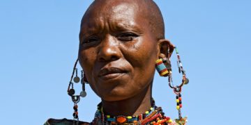 Seit Jahrtausenden von Jahren praktizieren eine Vielzahl Kulturen und Ethnien das gezielte Durchstechen von Haut- und Körperstellen, um z.B. an Nase oder Ohren Schmuck anzubringen. (Bild: erichon/fotolia.com)
