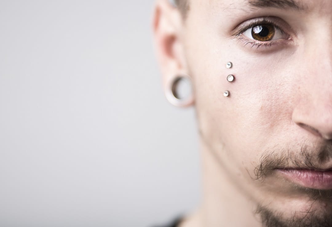 Piercings Im Gesicht Hintergrunde Arten Und Durchfuhrung Heilpraxis