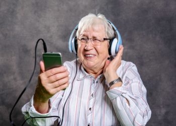 Demenzpatienten können erheblich von einer Musiktherapie profitieren. (Bild: Firma V/fotolia.com)