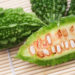 Die Bittergurke (auch Bittermelone genannt)kann Menschen mit Diabetes helfen. Denn wie Forscher nun herausgefunden haben,kann ein Extrakt aus dem Gemüse den Blutzuckerspiegel senken. (Bild: Silvia Bogdanski/fotolia.com)