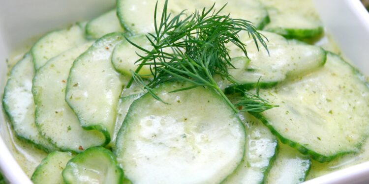 Gurkensalat mit Dill