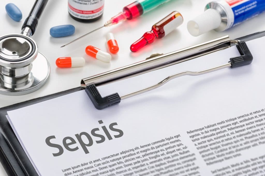 Klemmbrett mit Informationen zu Sepsis und Medikamente