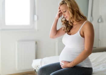 In der Schwangerschaft sind Unterleibsschmerzen nichts unübliches, sie können jedoch unter Umständen auf ernsthafte Beschwerden hinweisen. (Bild: nd3000/fotolia.com)