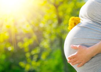 Zahlreiche Faktoren können in der Schwangerschaft Auswirkungen auf das Allergierisiko des ungeborenen Kindes haben. Auch lässt sich hier bereits der Grundstein zur Allergieprävention legen. (Bild: Subbotina Anna/fotolia.com)