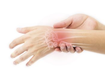 Eine Hand, bei der die Knochen des Handgelenks visuell hervorgehoben sind.