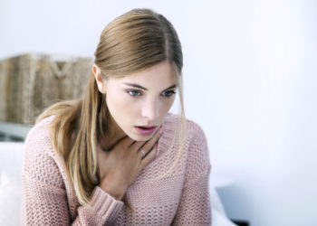 Die Ursachen für eine Atemnot (Dyspnoe) können sowohl psychisch als auch physisch sein. (Bild: RFBSIP/fotolia.com)