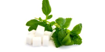 Stevia ist nicht nur ein alternatives Süßungsmittel, die Honigkrautpflanze birgt auch einiges an Heilwirkung, vor allem wenn es um die Herz- und Gefäßgesundheit geht. (Bild: oxie99/fotolia.com)