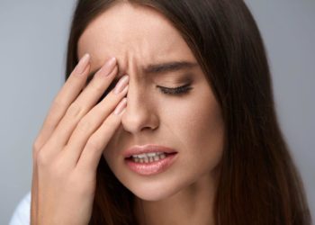 Die Sluder-Neuralgie ist eine mögliche Erklärung für wiederkehrende, relativ kurze Schmerzattacken im Bereich der Nase und Augen. (Bild: puhhha/fotolia.com)
