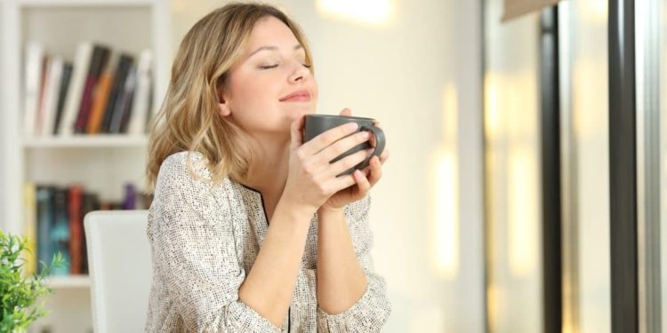 Beruhigungstee ist ein  Stresslöser im Alltag (Bild: Antonioguillem/fotolia.com)