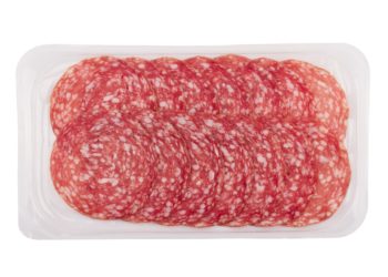 Ein Kunde von Aldi hat eine Salami-Packung entdeckt, auf der ein fast zehn Jahre altes MHD aufgedruckt ist. Womöglich handelt es sich um einen Druckfehler. (Bild: macondos/fotolia.com)