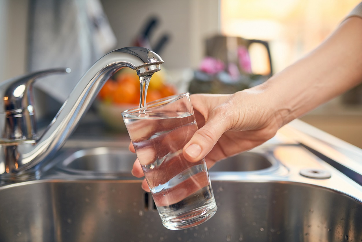 Vorsicht beim Trinken von Leitungswasser Sonst kann es zum Gesundheitsrisiko werden Heilpraxis