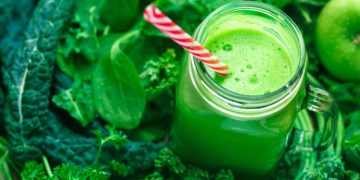 Grüner Stuhl lässt sich oftmals auf den harmlosen Verzehr entsprechend farbiger Lebensmittel zurückführen. In manchen Fällen kann aber auch eine Erkrankung im Bereich des Magens oder Darms verantwortlich sein. (Bild: lindahughes/fotolia.com)