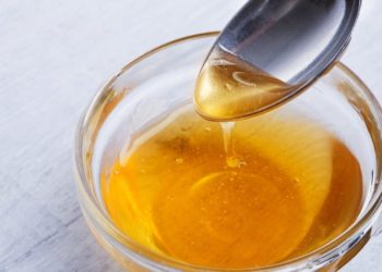 Honig sollte man, wie Zucker, in Maßen genießen. (Bild: jd-photodesign/fotolia.com)
