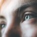 In einem Experiment hat sich gezeigt, dass es bei Personen, die sich zehn Minuten in die Augen schauen, zu einem veränderten Bewusstseinszustand kommen kann. (Bild: Patrick Daxenbichler/fotolia.com)