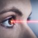 Ein Loch oder Riss in der Netzhaut bedroht das Augenlicht und bedarf einer schnellen Behandlung. (Bild: DKcomposing/fotolia.com)